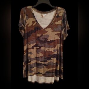 EUC LuLaRoe Camouflage V-Neck Short Sleeve Tee Size S